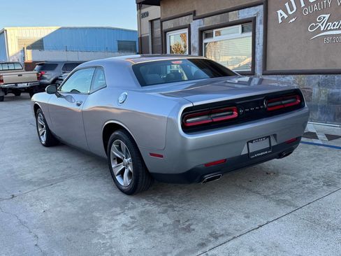 Used 2016 Dodge Challenger SXT image 8