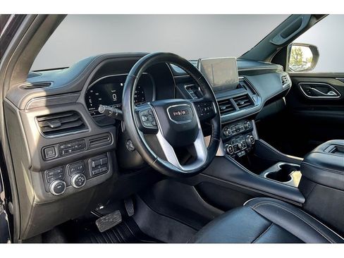 Used 2023 GMC Yukon XL SLT w/ SLT Luxury Package AWD/4WD image 17