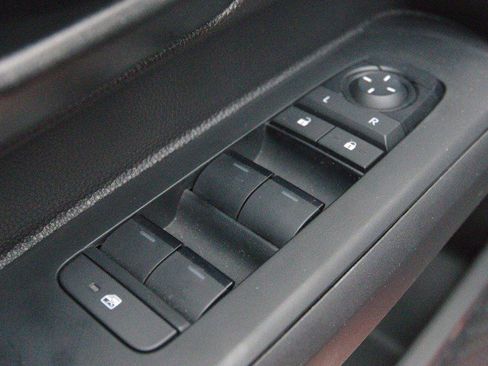 Used 2025 Toyota Tacoma SR5 w/ SR5 Upgrade Package image 15