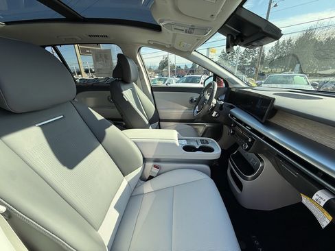 Certified 2026 Hyundai Ioniq 9 Limited w/ Tow & Go Package image 23