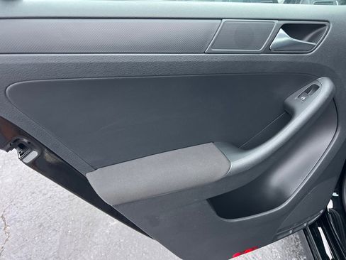 Used 2011 Volkswagen Jetta Sedan image 12