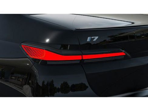 New 2026 BMW i7 eDrive50 w/ M Sport Package image 8