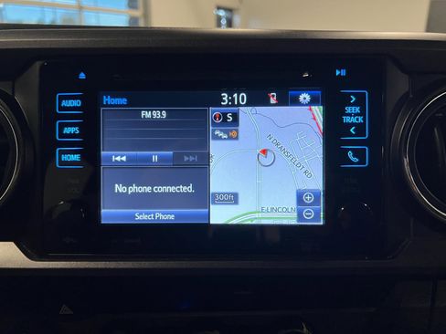 Used 2016 Toyota Tacoma TRD Off-Road image 17