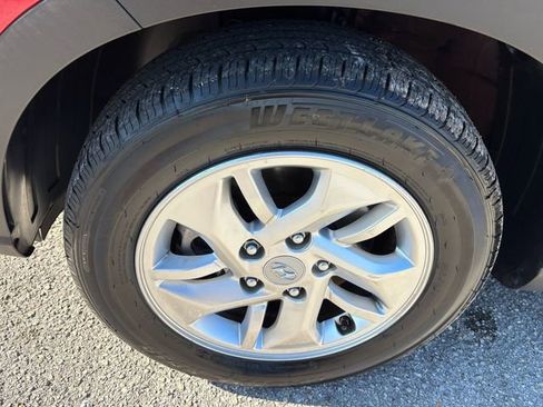 Used 2023 Hyundai Venue SE image 9