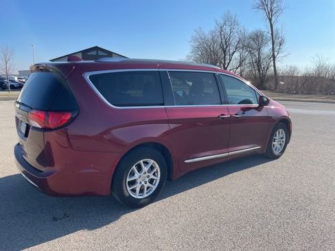 Used 2020 Chrysler Pacifica Touring-L w/ Advanced Safetytec Group image 3