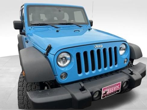 Used 2018 Jeep Wrangler Sport w/ Connectivity Group AWD/4WD image 3