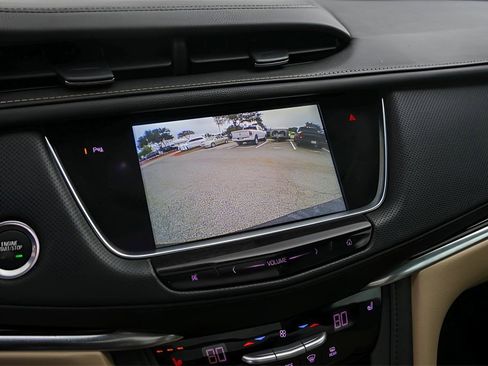 Used 2018 Cadillac XT5 Luxury w/ Driver Awareness Package image 17