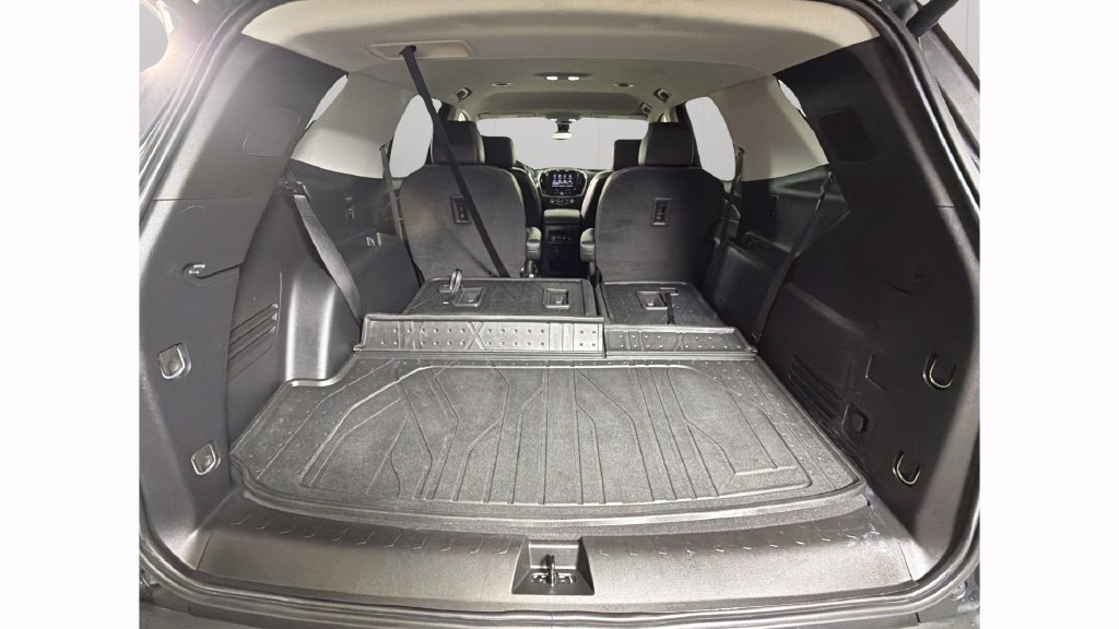 Used 2020 Chevrolet Traverse RS w/ LPO, Floor Liner Package FWD image 29