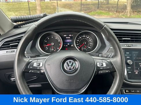 Used 2020 Volkswagen Tiguan SE w/ Panoramic Sunroof Package image 29