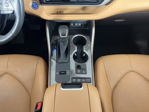 Used 2021 Toyota Highlander Platinum image 16