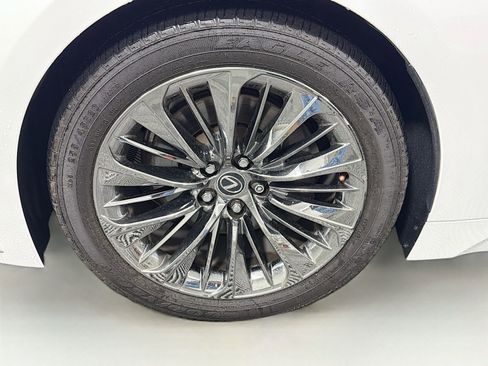 Used 2021 Lexus LS 500 RWD image 32