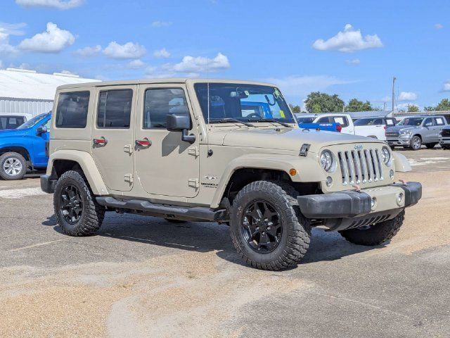 Used 2017 Jeep Wrangler Unlimited Sahara w/ Connectivity Group AWD/4WD image 2