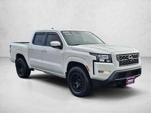 Used 2022 Nissan Frontier SV image 3