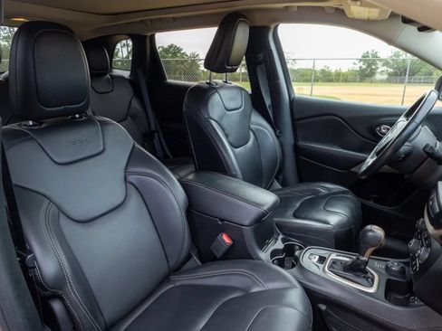 Used 2018 Jeep Cherokee Limited AWD/4WD image 15