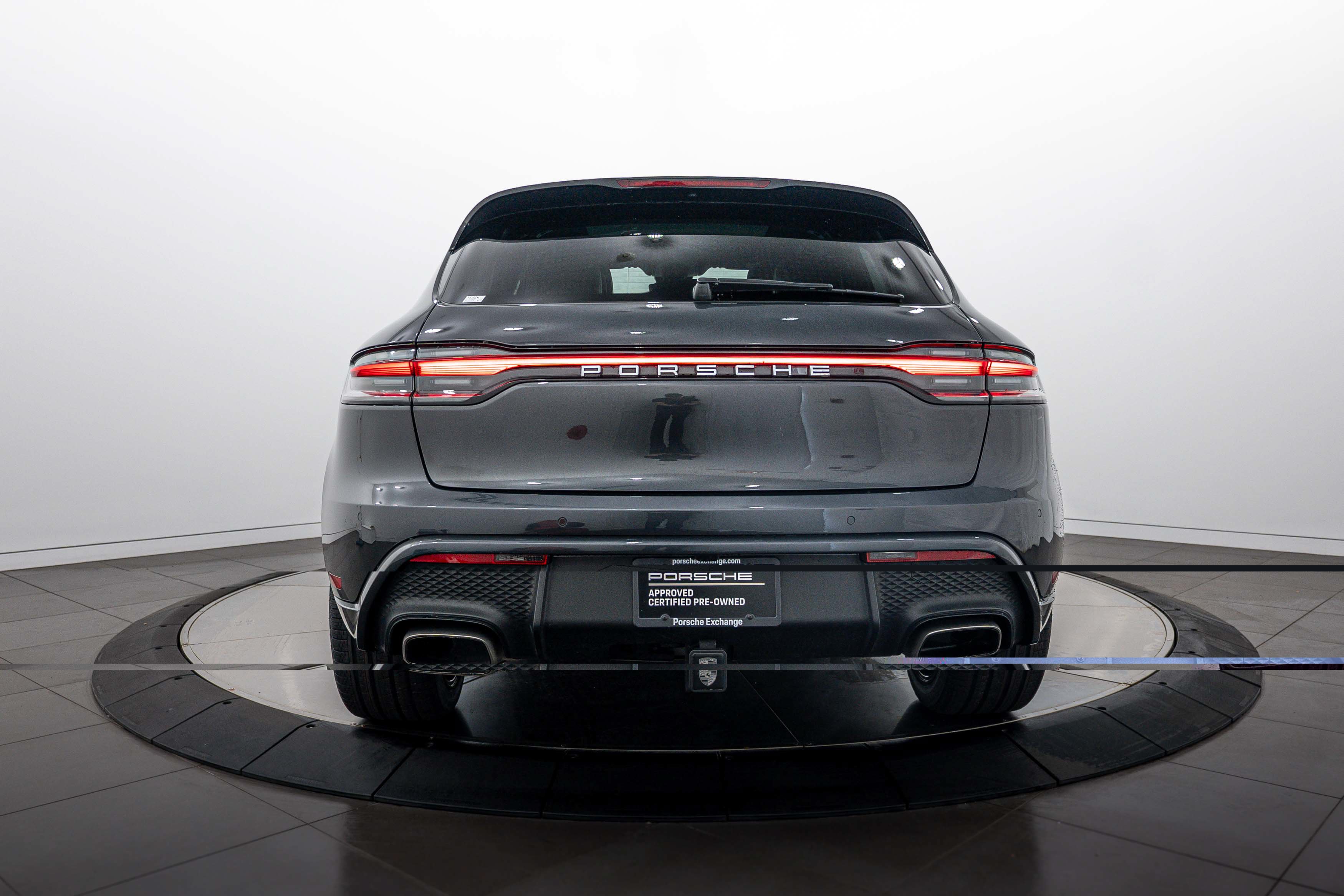 Certified 2024 Porsche Macan AWD/4WD image 6