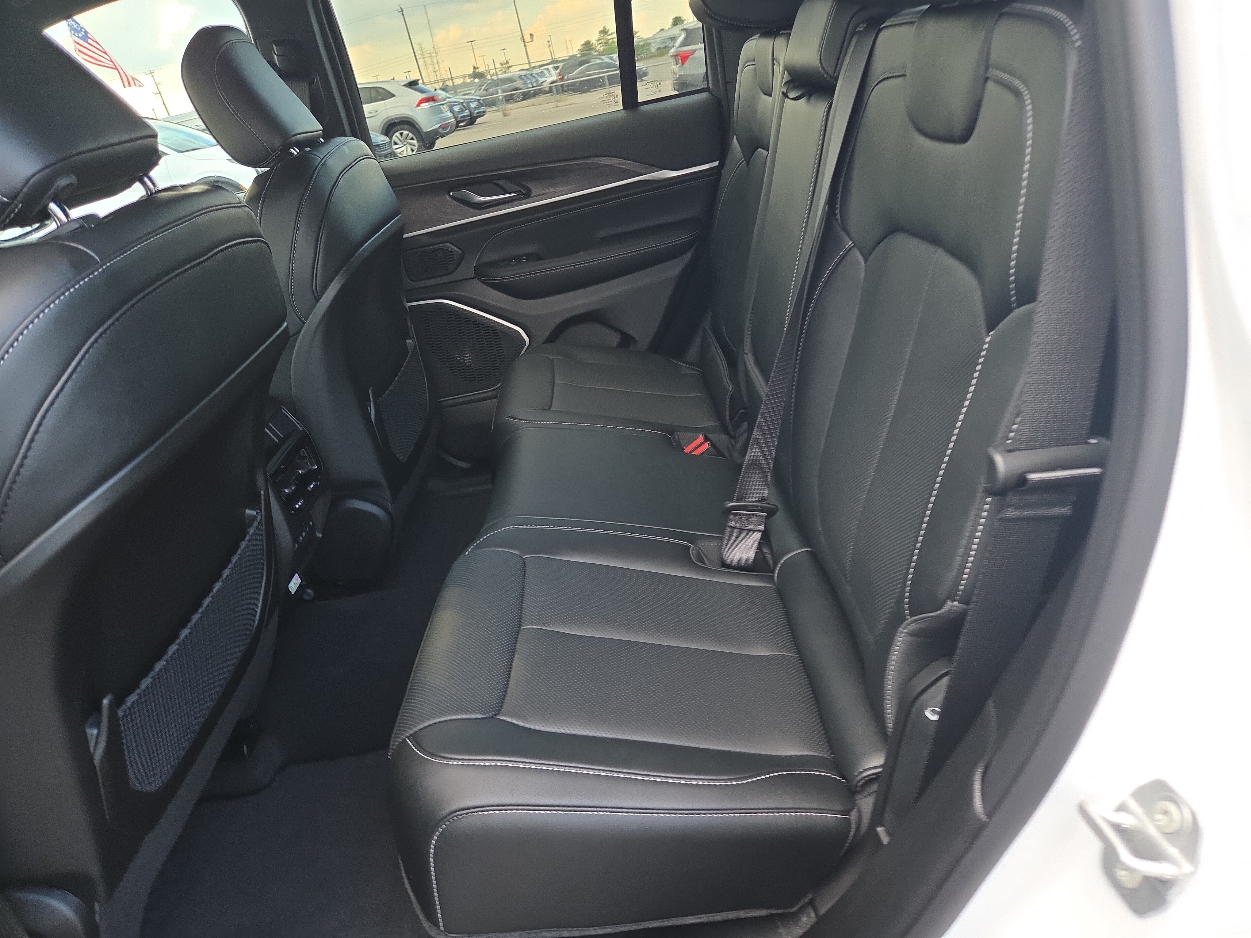New 2027 Jeep Grand Cherokee Limited AWD/4WD image 6