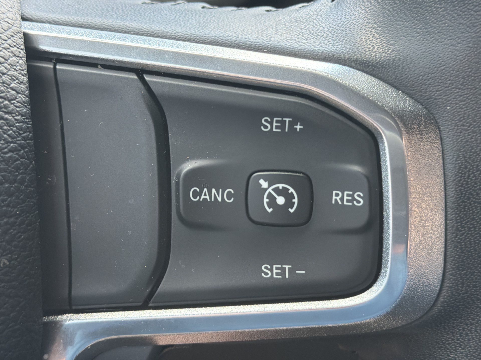 Used 2023 RAM 1500 Laramie AWD/4WD image 30