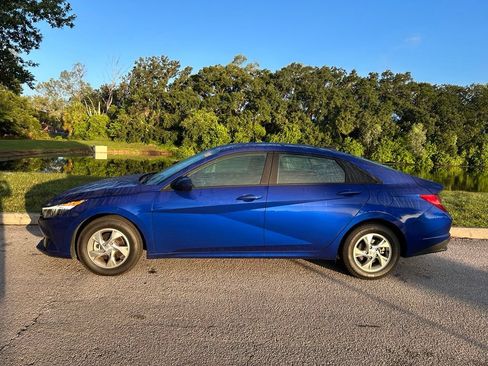 Used 2023 Hyundai Elantra SE FWD image 3