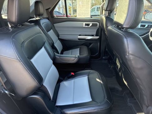 Used 2022 Ford Explorer XLT w/ Equipment Group 202A image 12