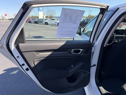 Used 2022 Honda Civic EX image 10