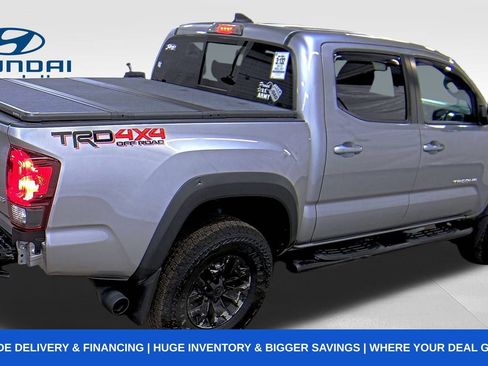 Used 2019 Toyota Tacoma TRD Off-Road image 3