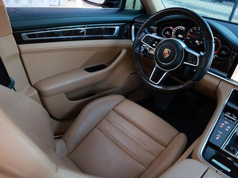 Used 2018 Porsche Panamera 4 image 24