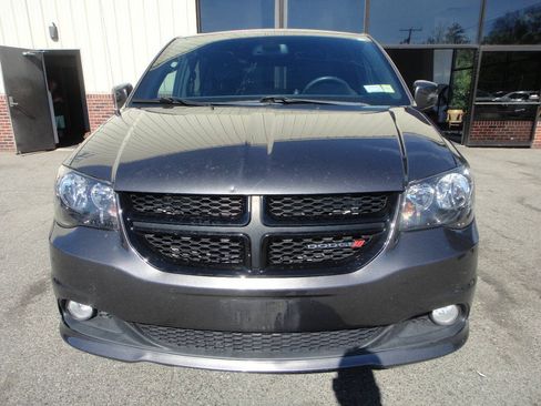 Used 2019 Dodge Grand Caravan SXT w/ Driver Convenience Group FWD image 2