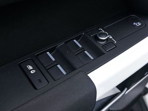 Used 2023 Land Rover Defender 110 S image 18