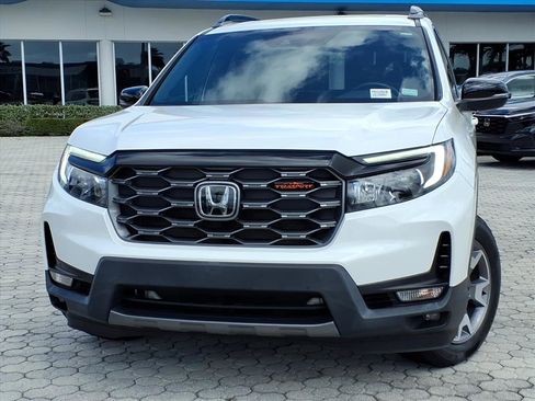 Used 2023 Honda Passport TrailSport image 2