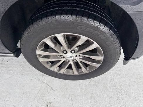 Used 2018 Ford Expedition Limited w/ Equipment Group 301A AWD/4WD image 7