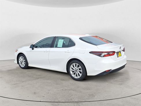 Used 2024 Toyota Camry LE image 5