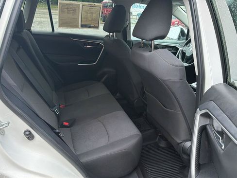 Used 2020 Toyota RAV4 XLE FWD image 11