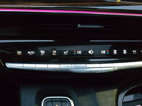 Used 2022 Cadillac Escalade Premium Luxury image 28