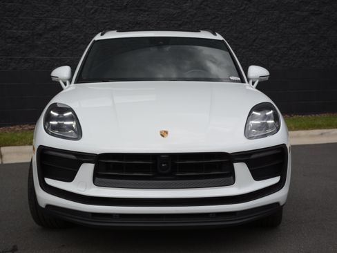 Certified 2026 Porsche Macan AWD/4WD image 10
