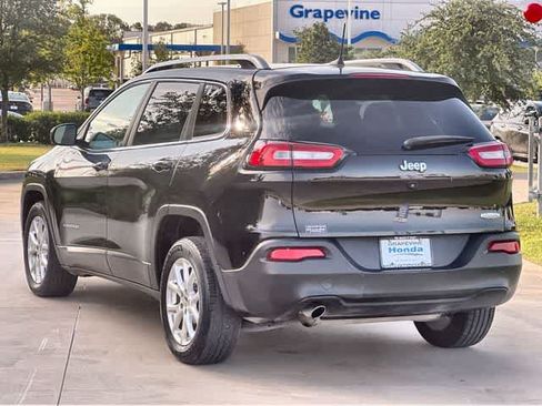 Used 2018 Jeep Cherokee Latitude FWD image 5