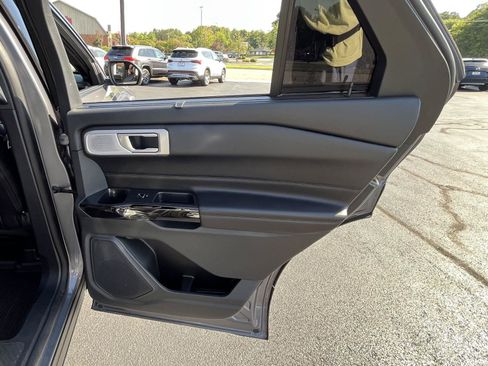 Used 2021 Ford Explorer Platinum w/ Equipment Group 601A AWD/4WD image 33