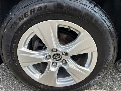 Used 2019 Toyota RAV4 XLE w/ Carpet Mat Package AWD/4WD image 9