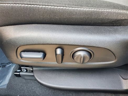 Used 2023 Chevrolet Blazer LT image 17