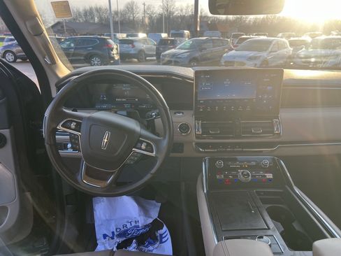 Used 2022 Lincoln Navigator L Reserve image 19
