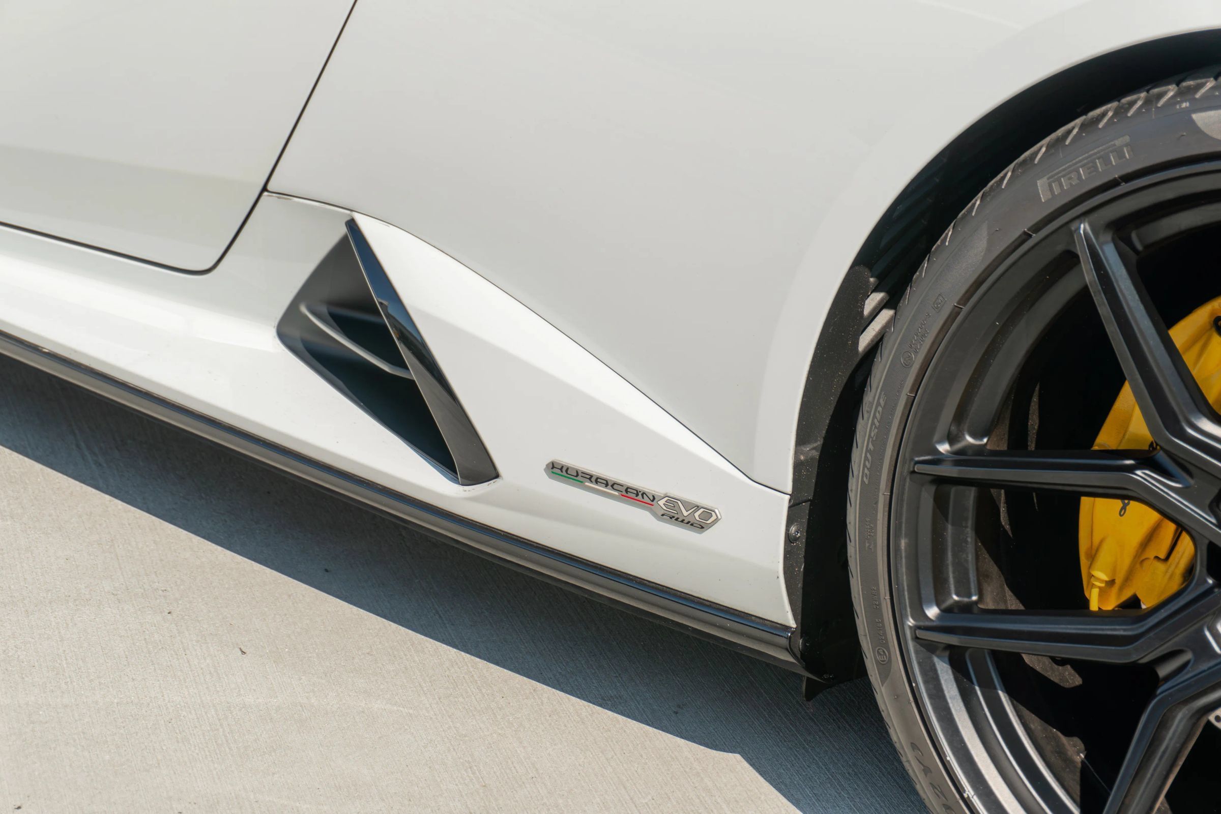 Used 2021 Lamborghini Huracan EVO RWD image 47