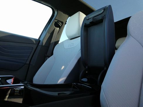 New 2025 Volkswagen ID.4 Pro S image 32