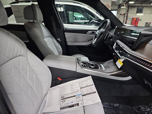 New 2026 BMW X7 xDrive40i w/ Premium Package image 10