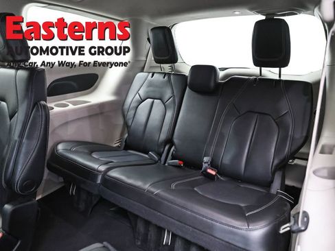 Used 2023 Chrysler Pacifica Touring-L FWD image 26