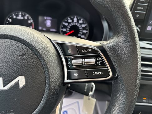 Used 2023 Kia Seltos LX AWD/4WD image 15