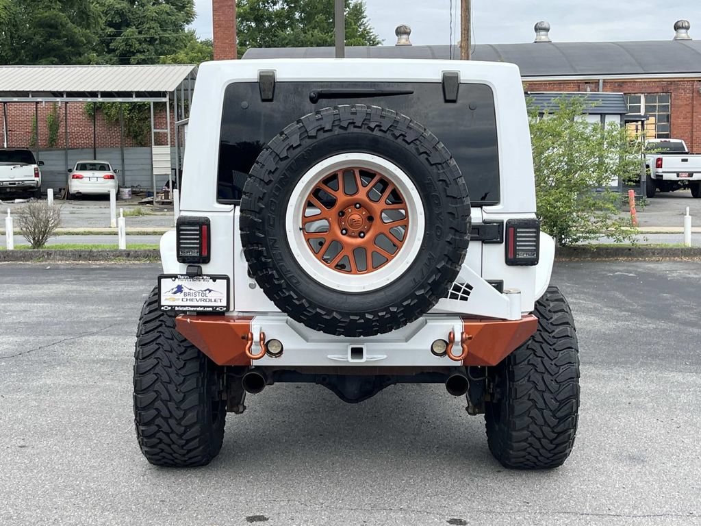 Used 2016 Jeep Wrangler Unlimited Sahara w/ Connectivity Group AWD/4WD image 5