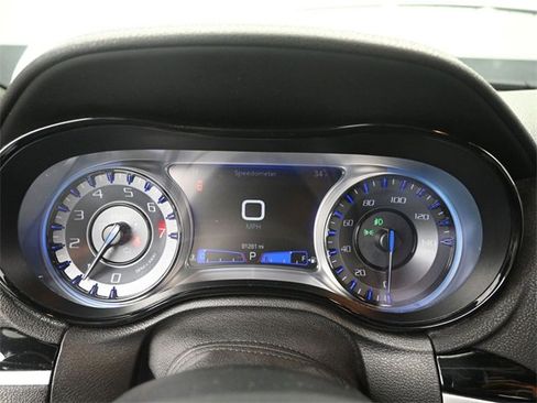 Used 2019 Chrysler 300 S image 36