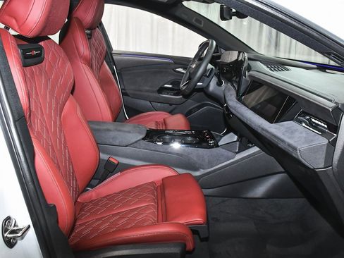 Used 2025 Audi S6 e-tron Prestige w/ 21" Black Optic Package image 68