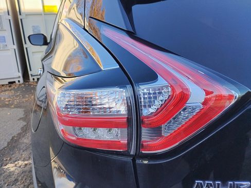 Used 2017 Nissan Murano S image 19