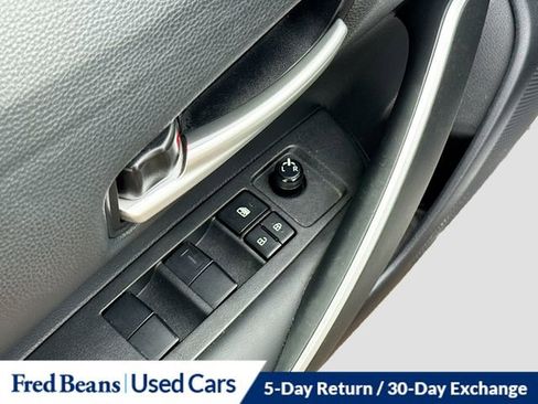 Used 2022 Toyota Corolla SE w/ SE Premium Package image 19
