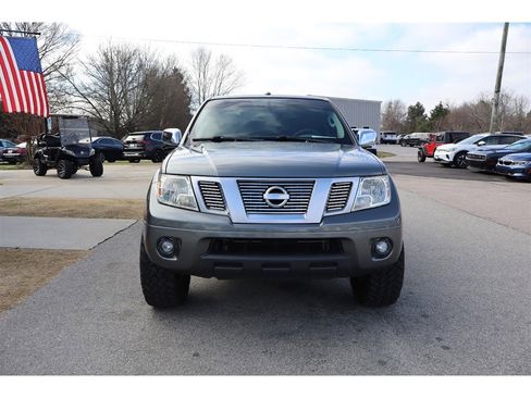 Used 2016 Nissan Frontier Desert Runner image 9